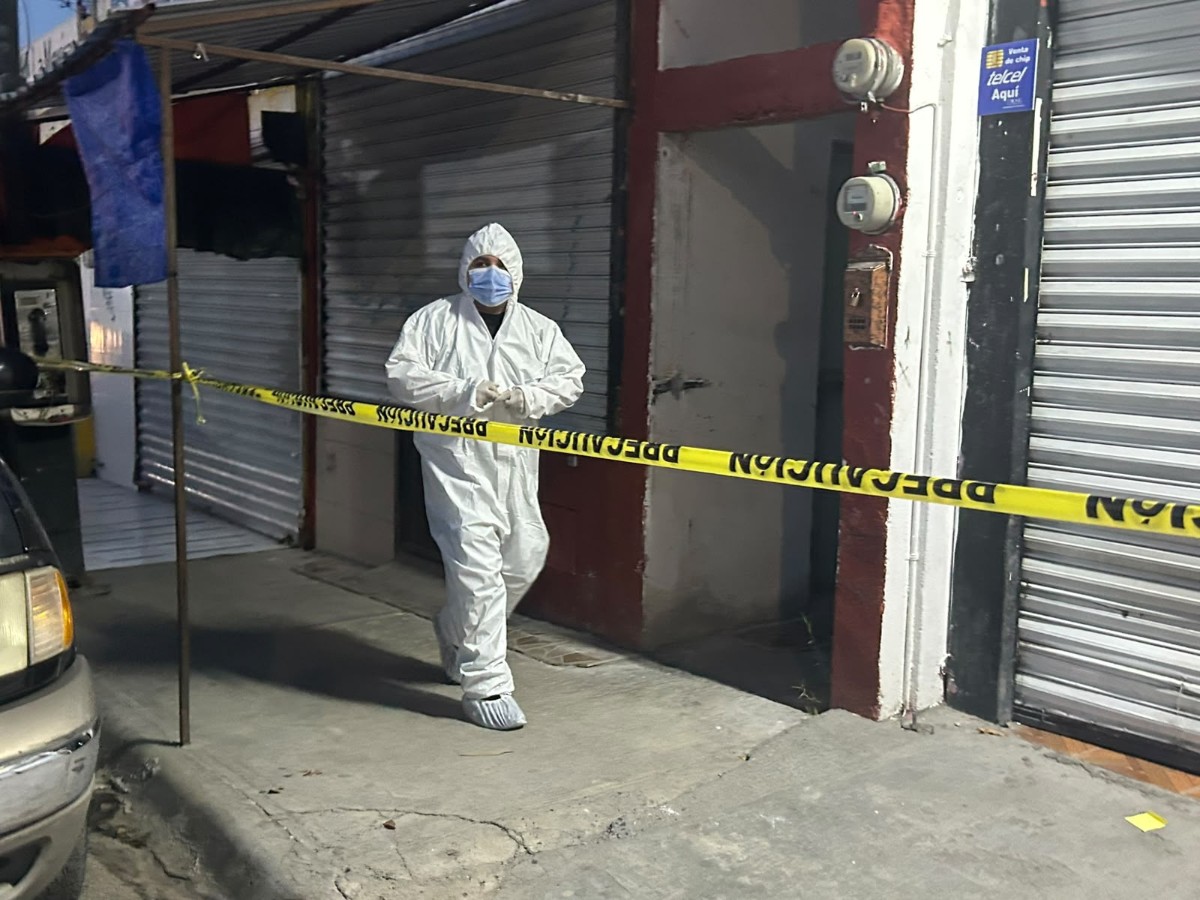 El cuerpo presentaba signos de descomposición y fue encontrado en una casa ubicada sobre la avenida Libertad.