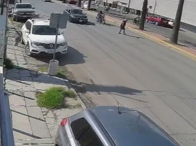 El adulto mayor fue proyectado aproximadamente 10 metros desde el punto del impacto.