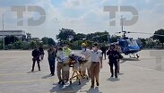 El hombre fue trasladado en el helicóptero hasta la explanada del estacionamiento de la Arena Guadalajara donde lo esperaba una ambulancia