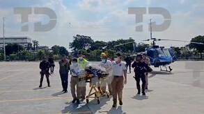 El hombre fue trasladado en el helicóptero hasta la explanada del estacionamiento de la Arena Guadalajara donde lo esperaba una ambulancia
