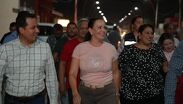 La presidenta municipal Susy Torrecillas recorrió el bulevar Tecnológico junto a vecinos y funcionarios tras el encendido del nuevo sistema de alumbra