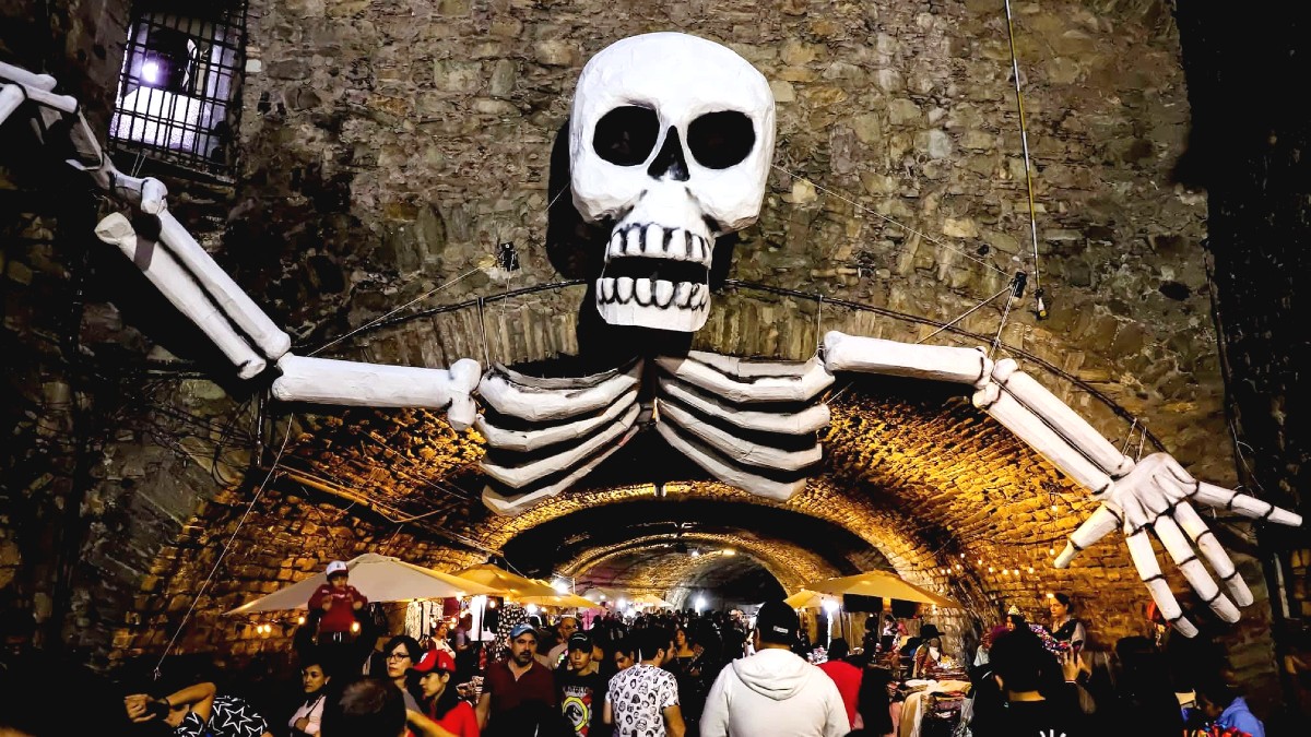 El programa contempla desfiles de calaveras y catrinas, altares monumentales, callejoneadas temáticas, entre otros.