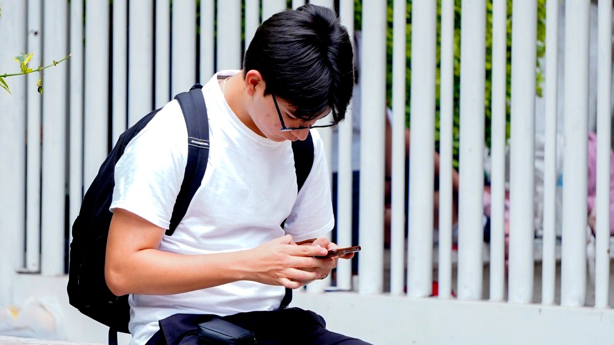 La restricción en el uso de celulares abarca a todos los niveles educativos, incluso preescolares / Agencia Es Imagen