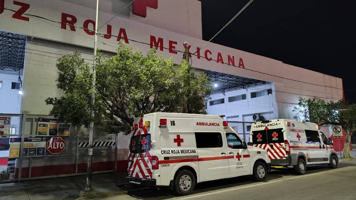 Técnicos en urgencias médicas de la Cruz Roja Mexicana delegación Torreón acudieron al auxilio.