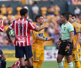Tigres llega tras vencer 3-2 al Toluca en el Volcán y Chivas de empatar 1-1 con Atlas.