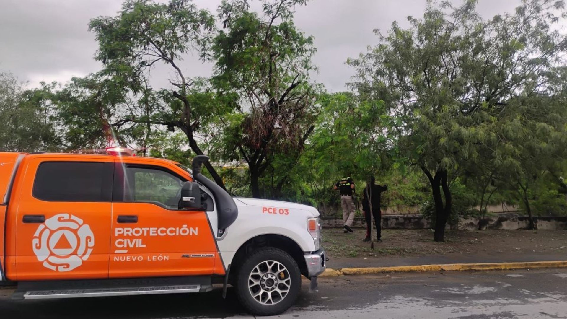 Buscan a hombre tras ser arrastrado por corriente del arroyo Topo Chico. TD a las 6 Monterrey, 16 de octubre 2026