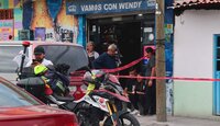 El cuerpo de Víctor quedó tendido sobre la acera, a la altura de una tienda de la colonia Tres Cerritos / Agencia Es Imagen