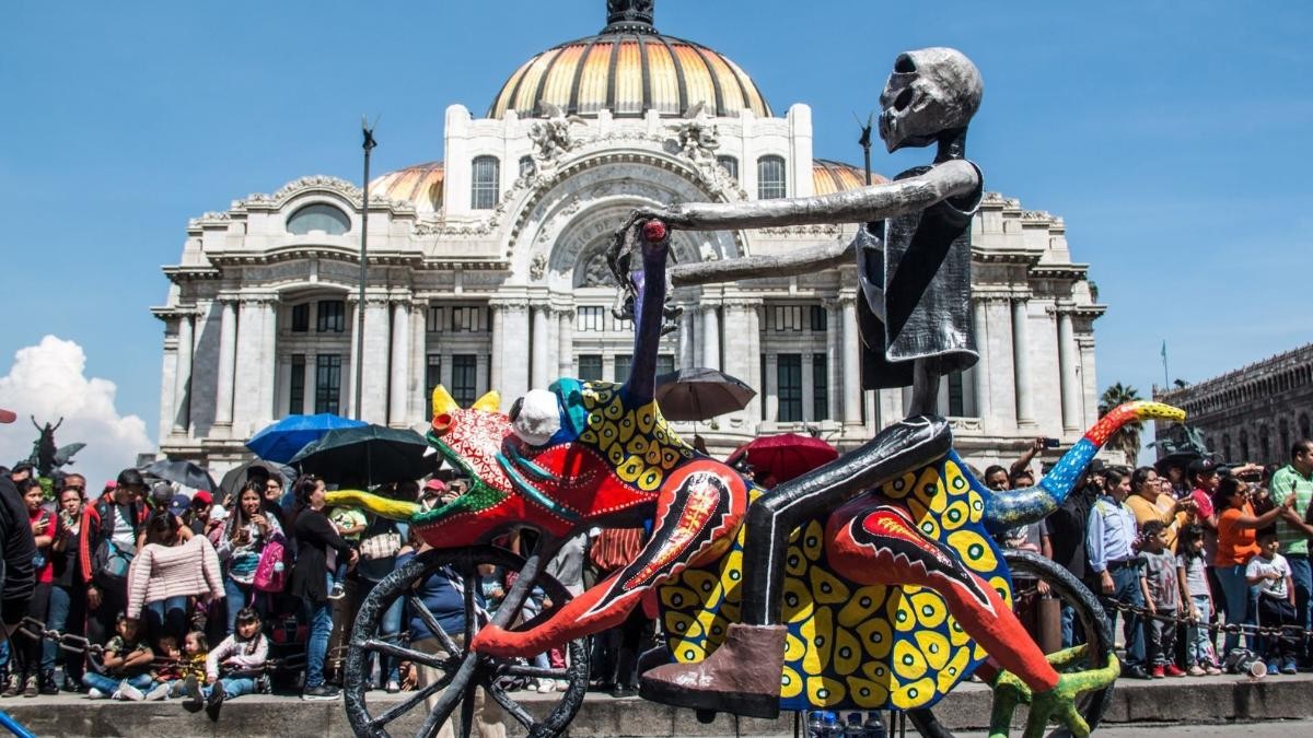 El inicio del desfile está programado a las 12:00 horas.