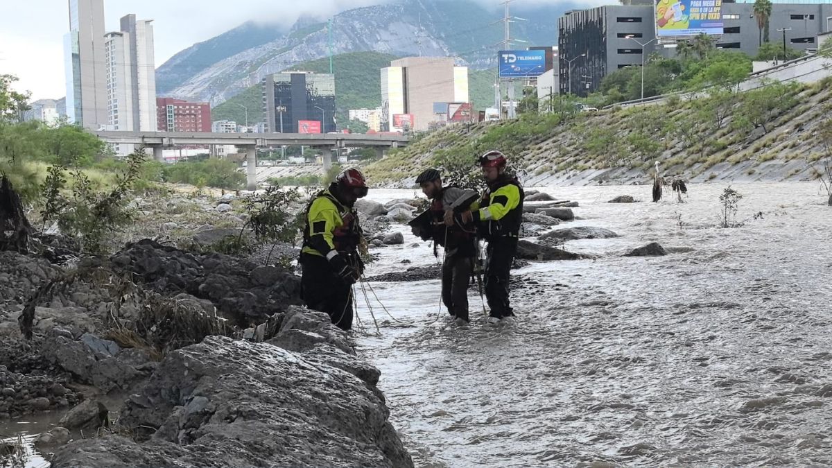 Elementos de Protección Civil Monterrey auxiliaron al hombre.| Cortesía