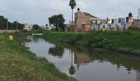 El hombre abandonó su motocicleta y se arrojó al río ubicado en la colonia Jardines del Edén en Tlajomulco