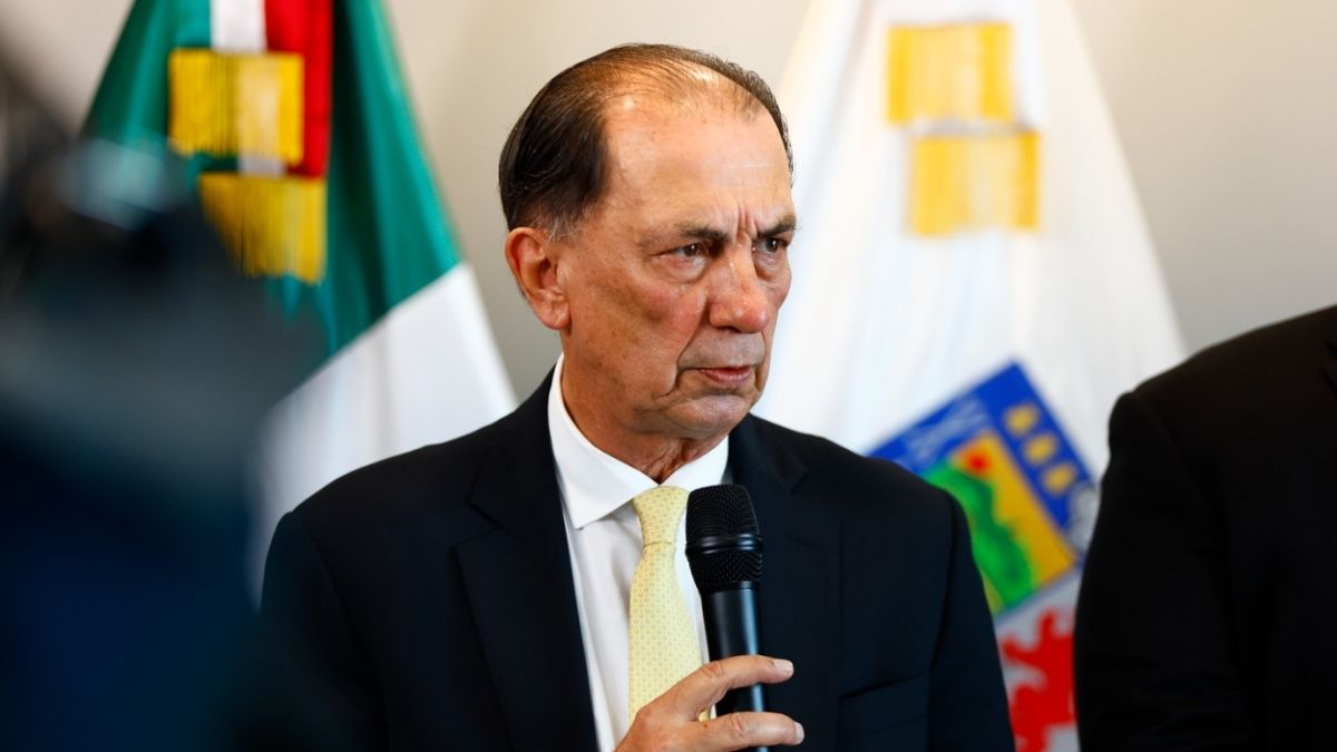 Javier Flores sostuvo una reunión con familiares de las víctimas del atentado al Casino Royale para detallar los informes de la FGR.