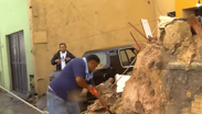 Lluvias derrumban vivienda en la avenida Morones Prieto