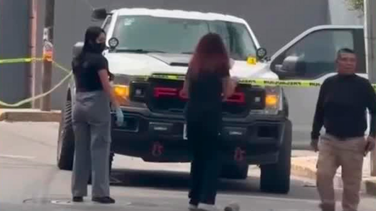 Sujetos en moto atacan a balazos a padre e hija en Coacalco, Estado de México