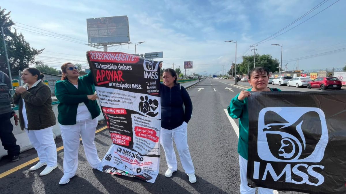 Trabajadores del IMSS se manifestaron al exterior del Hospital General Regional número 200.