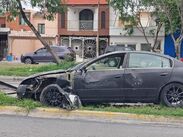El automóvil, un Nissan Áltima de color negro, circulaba hacia el poniente.| Agustín Martínez