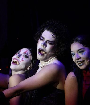 El castillo de Frank-N-Furter abrió sus puertas en Monterrey con una propuesta que celebra la libertad, la identidad y el placer absoluto.