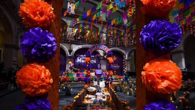 La ofrenda de Día de Muertos es uno de los elementos centrales de la celebración mexicana.