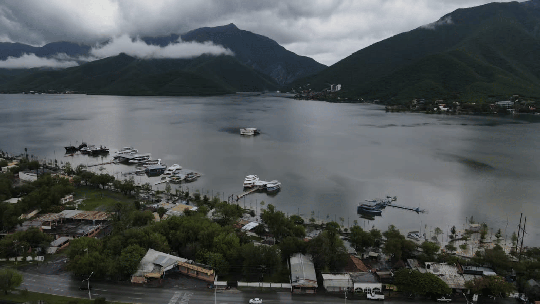 Presa de La Boca alcanza capacidad máxima tras lluvias en NL