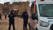 El accidente ocurrió cuando el conductor de un camión que transportaba a 25 personas cayó 8 metros a una zanja.