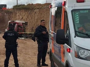 El accidente ocurrió cuando el conductor de un camión que transportaba a 25 personas cayó 8 metros a una zanja.