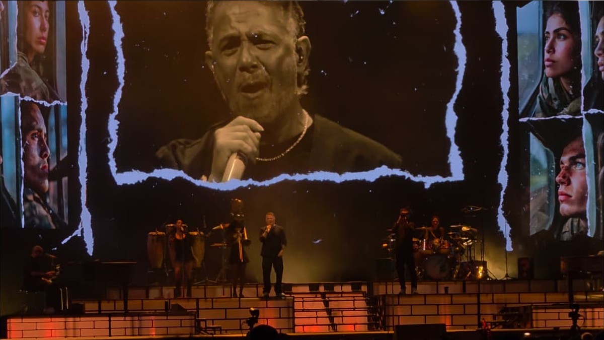 Alejandro Sanz dedicó un medley donde incluyó "Regálame la silla donde te esperé".