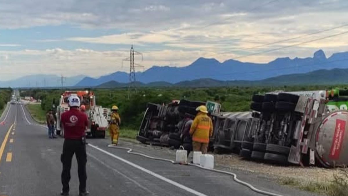Autoridades exhortan a los automovilistas a extremar precauciones mientras continúan las maniobras tras el accidente ocurrido