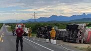 Autoridades exhortan a los automovilistas a extremar precauciones mientras continúan las maniobras tras el accidente ocurrido
