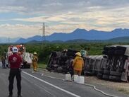 Autoridades exhortan a los automovilistas a extremar precauciones mientras continúan las maniobras tras el accidente ocurrido