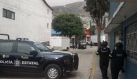 Cámaras de seguridad captaron a dos hombres abandonando las bolsas en Tlalnepantla.