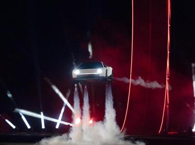 La demostración en Texas incluyó maniobras aéreas y aterrizajes controlados del vehículo experimental. | Tesla X (Twitter)