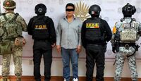 Detienen a un funcionario y un policía municipal en Taxco, Guerrero. | FGE Gro