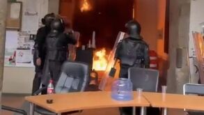 Grupo de choque ataca con explosivos el Palacio Legislativo de Jalisco.