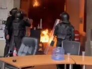 Grupo de choque ataca con explosivos el Palacio Legislativo de Jalisco.