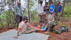 Los habitantes del ejido del Balcón fueron atendidos por el personal médico de las fuerzas de rescate.