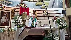 La cruz se desprendió cayendo sobre el área del altar.