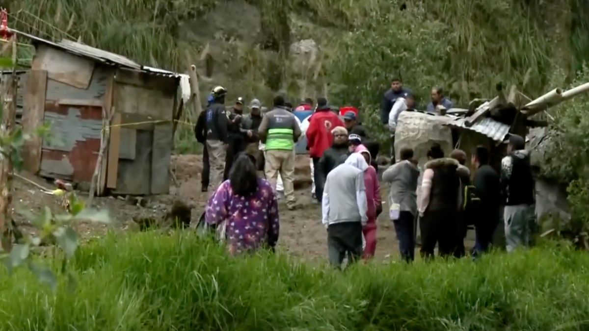 Muere menor en Cuajimalpa tras derrumbe de vivienda; hay tres personas heridas.