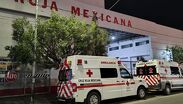 Paramédicos de la Cruz Roja acudieron al salón en la colonia Mayrán; la afectada de 26 años fue trasladada a un hospital por sus familiares.