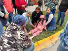 Testigos y comerciantes de la zona auxiliaron a la mujer mientras llegaban los cuerpos de emergencia.