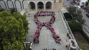 La convocatoria propuso el uso del color rosa como elemento común entre los asistentes.