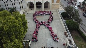 La convocatoria propuso el uso del color rosa como elemento común entre los asistentes.
