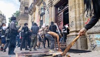 Entre los edificios afectados por los destrozos destacan el Palacio de Gobierno y la Catedral de Guadalajara