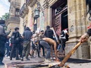Entre los edificios afectados por los destrozos destacan el Palacio de Gobierno y la Catedral de Guadalajara