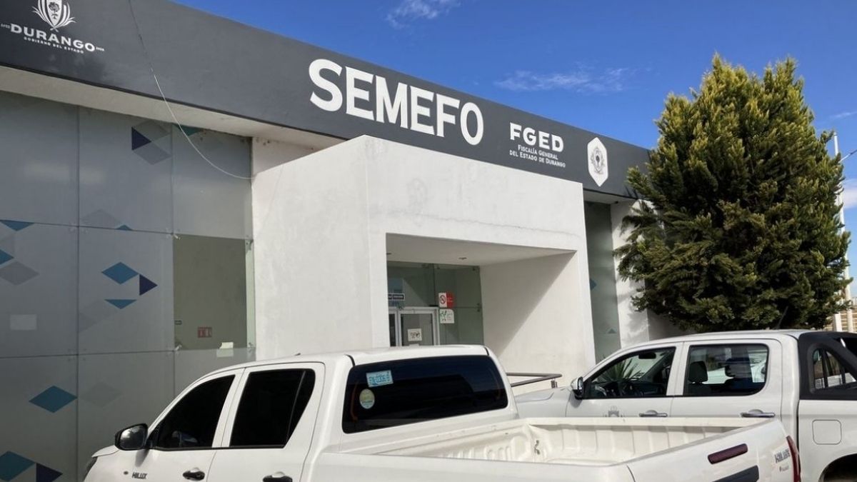 Al explorar el inmueble, encontró a su tío tendido en el piso de una de las habitaciones, a un costado de la cama, e inconsciente.