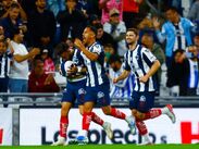 Festejo de gol con Diego Rossi (izquierda), 'Rica' Chávez y Hugo Cuypers.