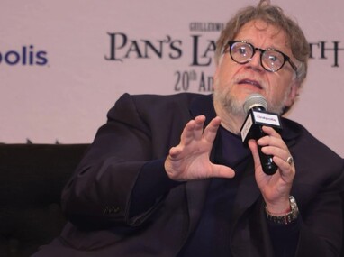 Mientras hablaba sobre este tema, Guillermo del Toro tuvo que hacer una pausa para secarse las lágrimas | Milenio