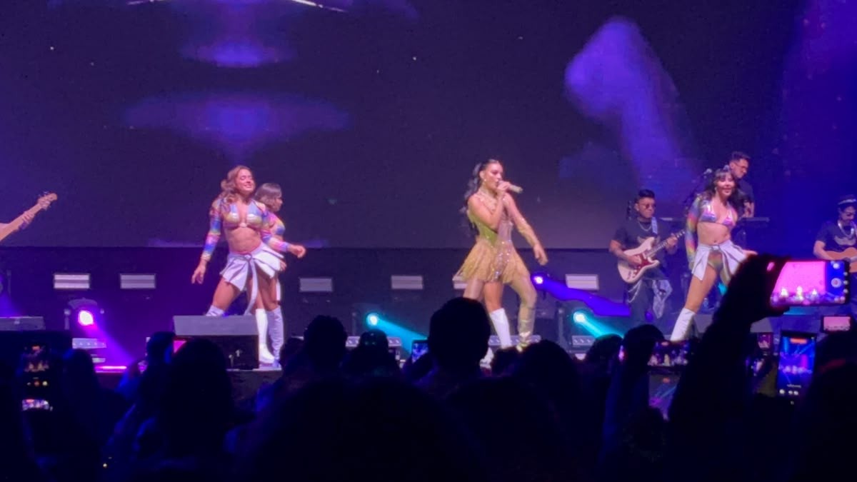 La agrupación comenzó esta gira tras el final de la serie