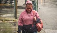 La lluvia y el viento pueden hacer que el frío se sienta más intenso.