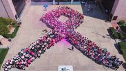 Con un Lazo Rosa Humano en la Presidencia Municipal, Gómez Palacio y el DIF promueven la prevención y detección oportuna del cáncer de mama en el Mes