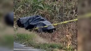Localizan dos cuerpos embolsados en Huehuetoca, Edomex.