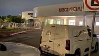 Los paramédicos de la Cruz Roja trasladaron al hombre al hospital tras brindarle atención de emergencia.